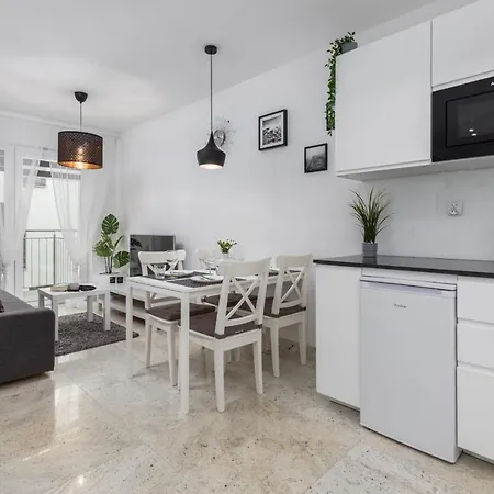 Kapitański Mostek By Renters *